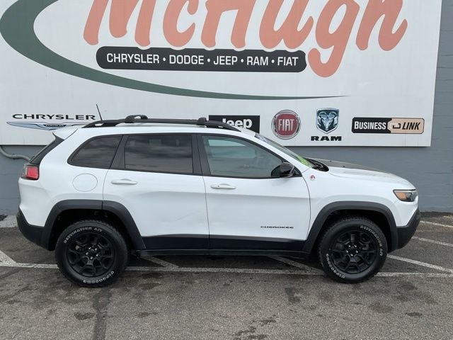 2022 Jeep Cherokee — interior view