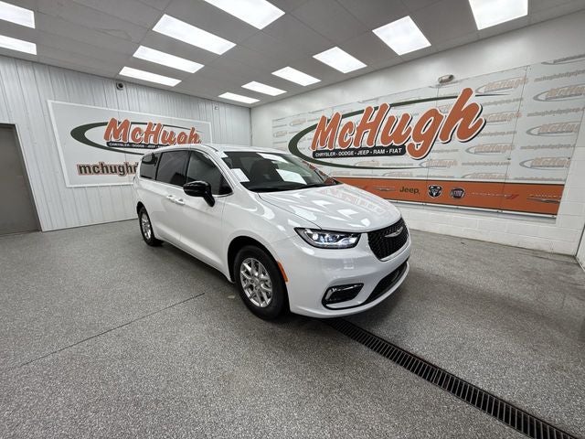 2026 Chrysler Pacifica — side profile view