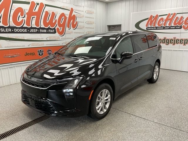 2027 Chrysler Pacifica PACIFICA SELECT AWD in Diamond Black Crystal Pearl-Coat Exterior Paint — front three-quarter view