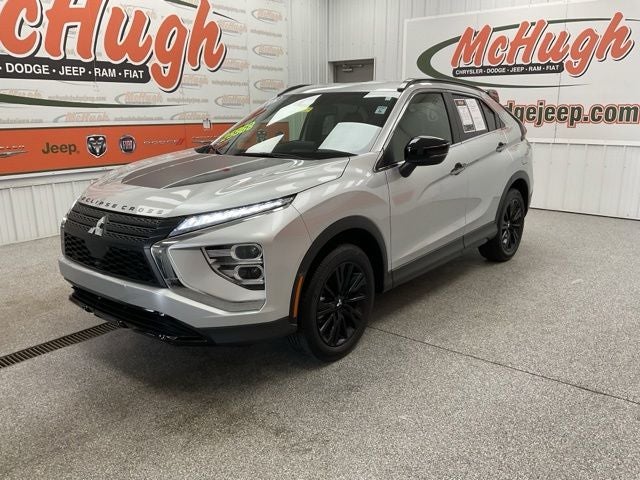 2025 Mitsubishi Eclipse Cross Base in Alloy Silver Metallic — front three-quarter view