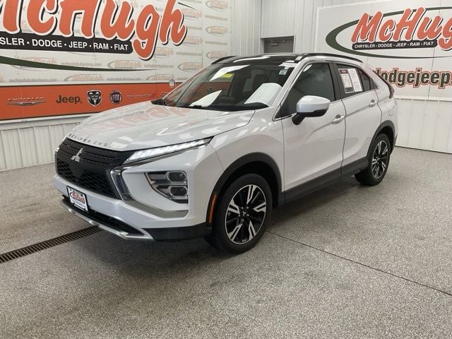 2023 Mitsubishi Eclipse Cross Base in White Diamond — front three-quarter view